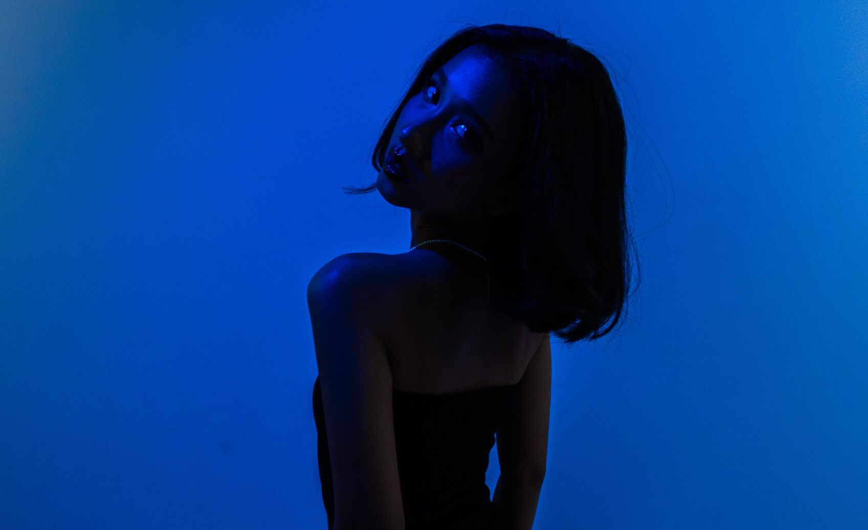 Kembalinya GADIS bukan hanya soal merilis lagu baru, tetapi tentang bagaimana seorang musisi menemukan kembali suaranya setelah jeda panjang. Dan lewat “Kuingin Mencoba”, ia membuktikan bahwa setiap proses, seberat apa pun, selalu punya cara untuk menemukan jalannya kembali.